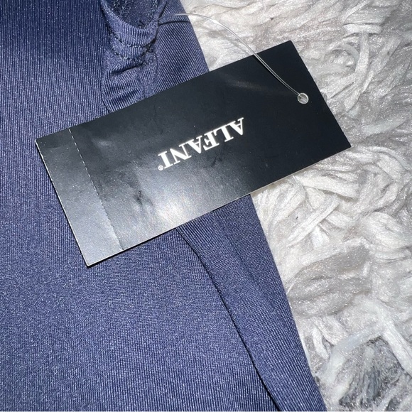 NWT Alfani navy blue top - Picture 3 of 4